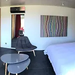 The Address Cassis