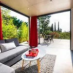 The Address Cassis