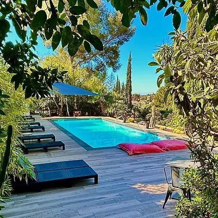 The Address בית הארחה 5*