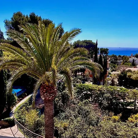 The Address Cassis