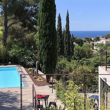 The Address בית הארחה 5*