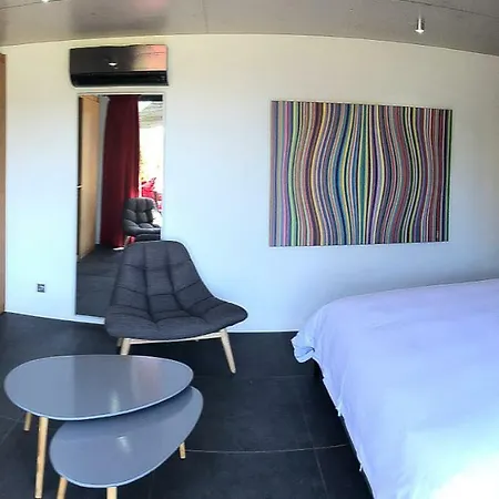 The Address Cassis