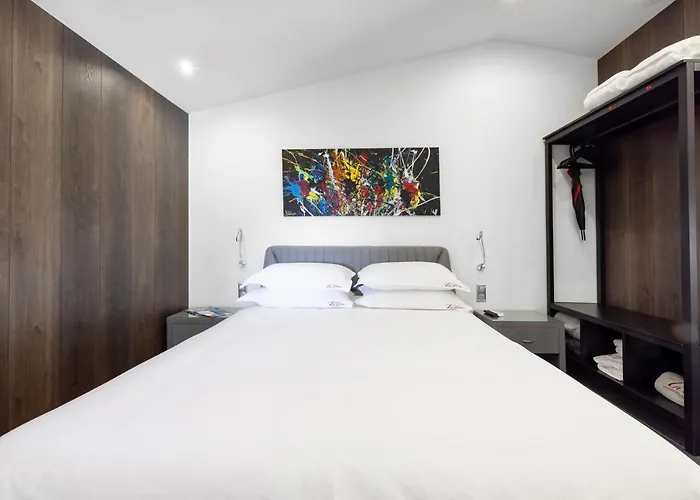 ゲストハウス The Address カシ