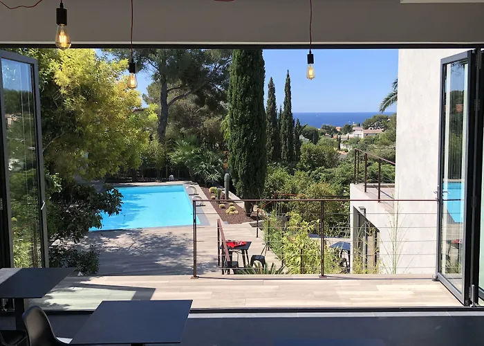 ゲストハウス The Address カシ