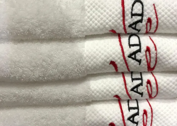 ゲストハウス The Address カシ